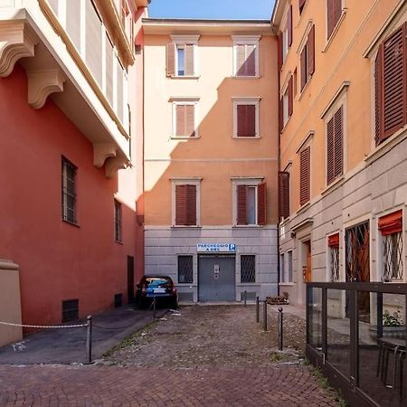 Ground Floor Luxe Historic Studio City Centre Apartment Bologna Exterior foto