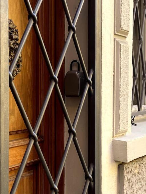 Ground Floor Luxe Historic Studio City Centre Apartment Bologna Exterior foto