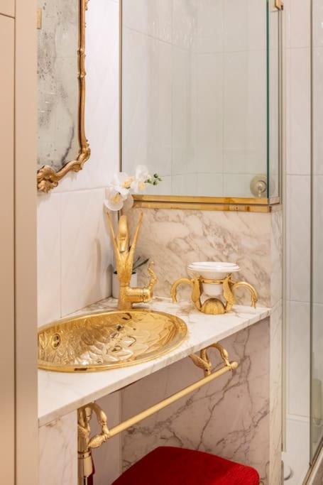 Ground Floor Luxe Historic Studio City Centre Apartment Bologna Exterior foto