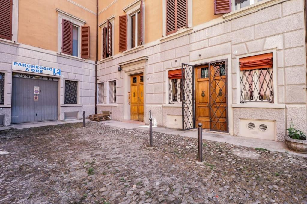 Ground Floor Luxe Historic Studio City Centre Apartment Bologna Exterior foto