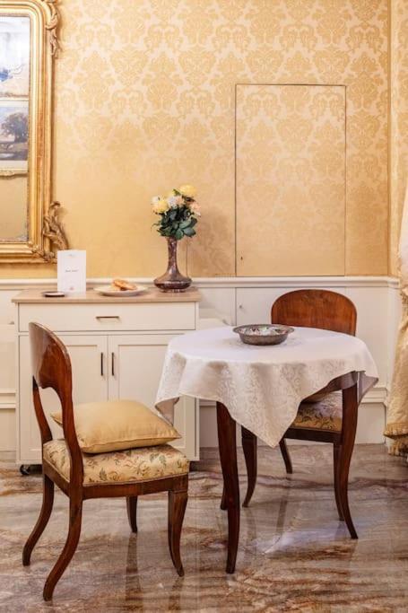 Ground Floor Luxe Historic Studio City Centre Apartment Bologna Exterior foto